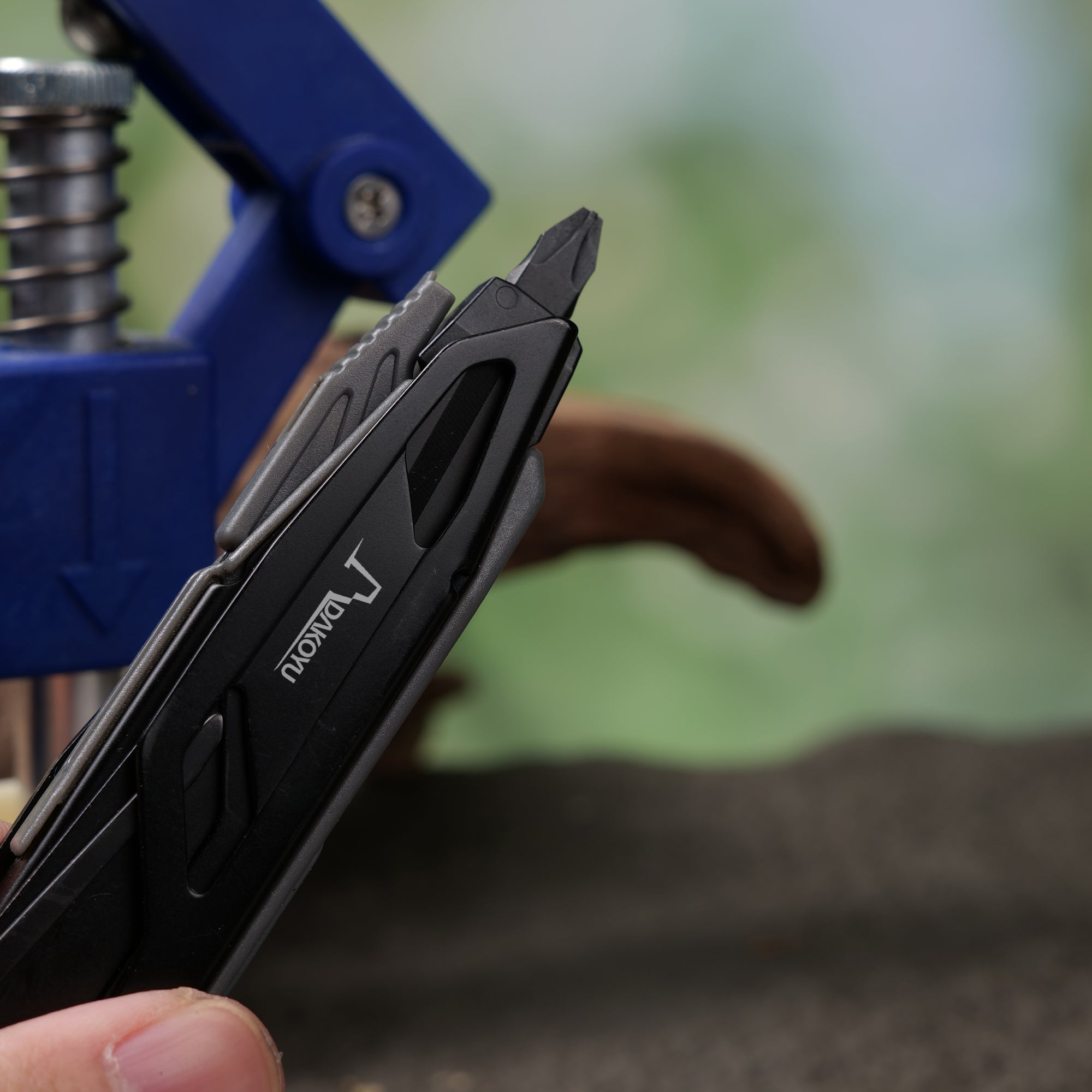 DAKOYU R1™ Light Source Multi-Tool with Straight Blade (New Version)