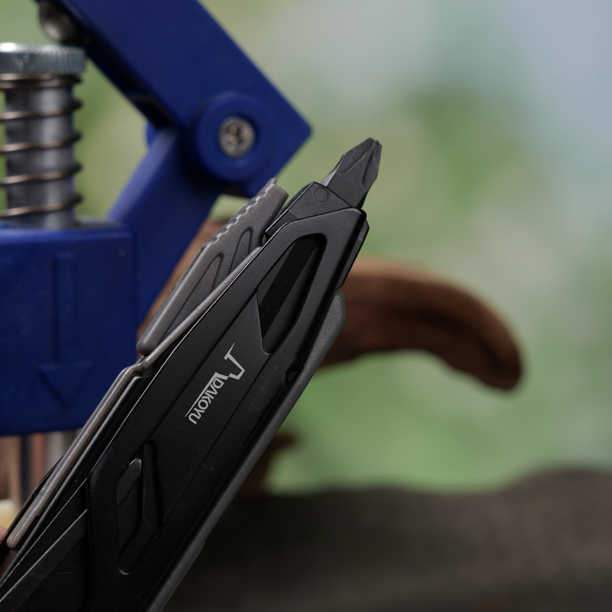 DAKOYU R1™ Light Source Multi-Tool with Straight Blade (New Version)